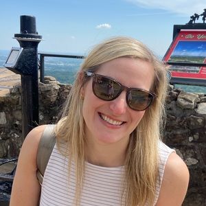 Meet your Posher, Lauren